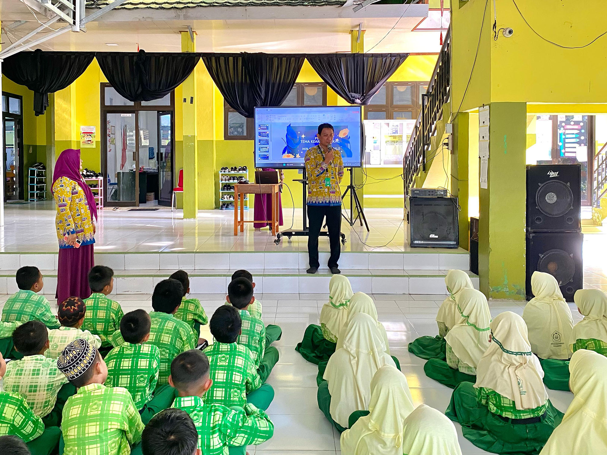 Kepala Satuan Pendidikan (Sutarjo Paputungan) memberikan arahan terkait pelaksanaan P5RA