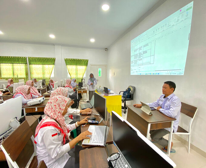PENGAWAS BINA MADRASAH DAMPINGI GURU SUSUN PERANGKAT DENGAN MEMANFAATKAN CLOUD