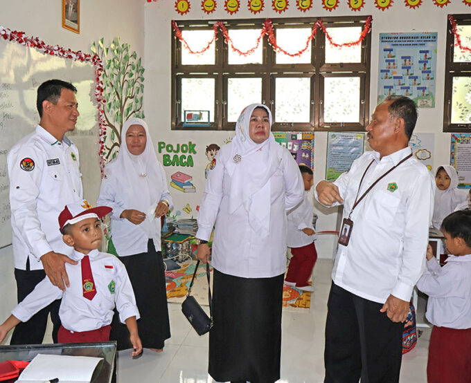 KUNJUNGAN KETUA DWP DAN KABID PENMAD KANWIL KEMENAG PROVINSI GORONTALO