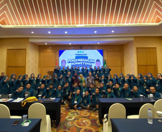 Perkuat Transformasi Digital Madrasah, MIN 1 Kota Gorontalo Gelar Diklat FPDM dan Launching Buku Antologi di Aston Manado