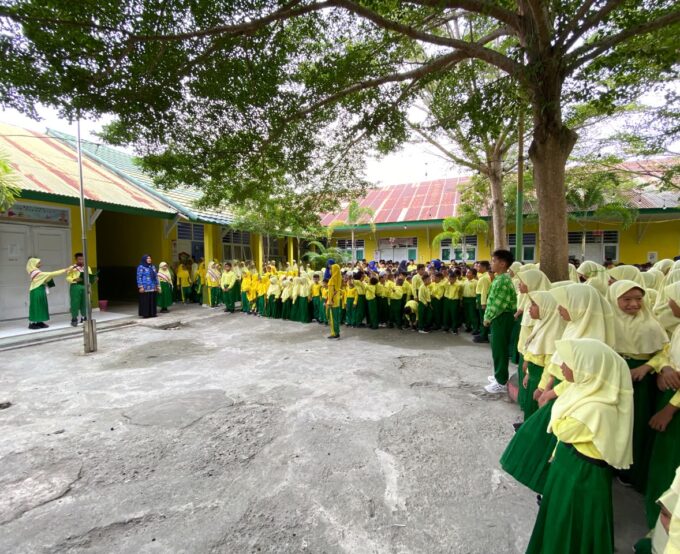 Tak Sekadar Upacara! Pesan Koordinator Kesiswaan MIN 1 Kota Gorontalo di Hari Anak Nasional Menginspirasi Semua