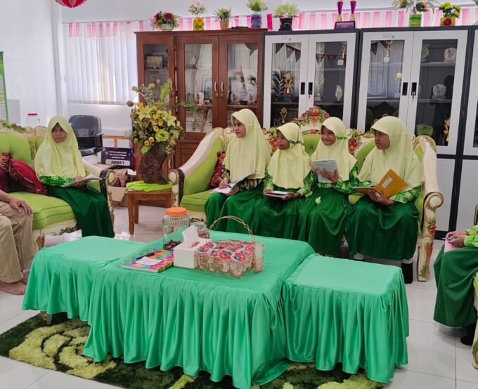 Murid Kelas VI MIN 1 Kota Gorontalo Kembangkan Literasi Melalui Wawancara Penelitian Sederhana
