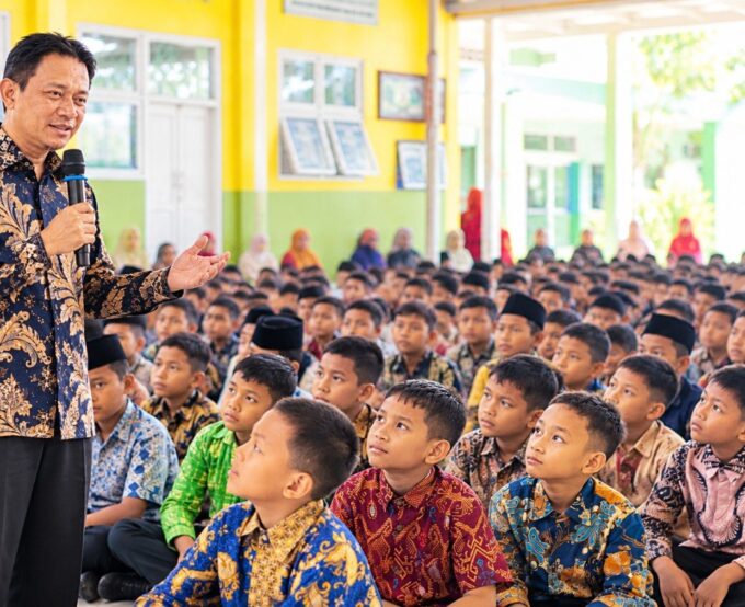Peringati Hari Batik Nasional, MIN 1 Kota Gorontalo Ajak Murid Lestarikan Budaya Bangsa